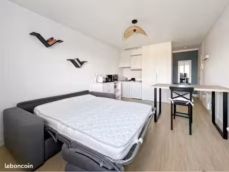 studio rénové à louer pour 6 mois