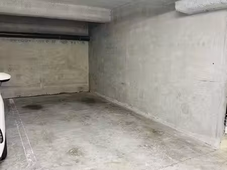 place de parking sécurisée