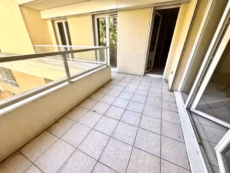 cannes carnot grand 3 pièces avec terrasse et parking sous sol