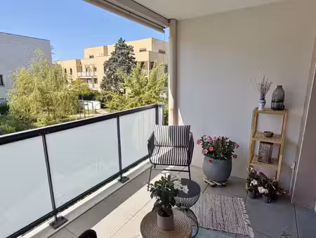 beau t2 de 47 m2 à proximité du centre et au calme avec poss