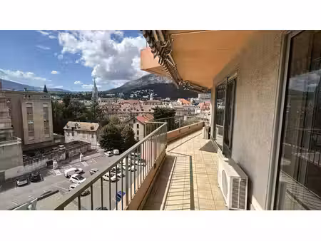 bel appartement t3 de 94.32 m2 avec terrasse  cave et garage