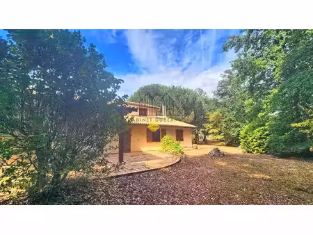arsac - maison traditionnelle sur 6 600 m² de terrain