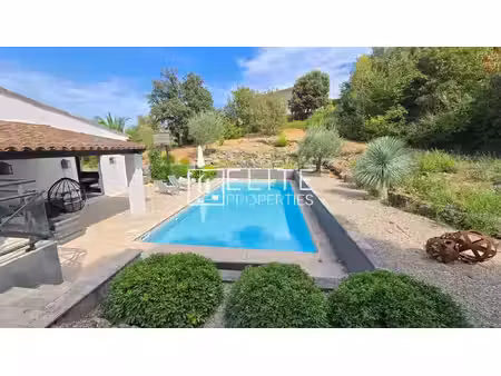maison 7 pièces de 203 m² + piscine – peymeinade