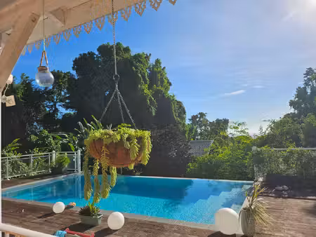 à vendre magnifique villa f4 avec piscine à saint-claude