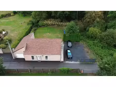 villa à louer avec terrasse et jardin   sirault (vbe61795)
