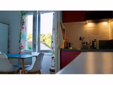 deux pièces avec piscine  parking et terrasse
