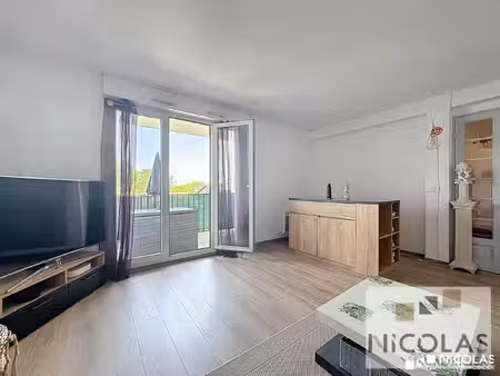 appartement t2 au calme avec balcon  cave et box