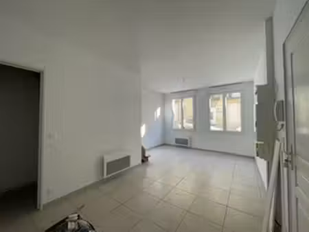 appartement t3 castillon-la-bataille - 63 m2 - 585 euros ttc