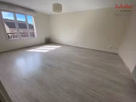 appartement 3 pièces 65 m2 marcq-en-baroeul - parking