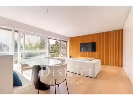 rue edouard nortier. grand 2 pièces rénové de 69m² avec loggia