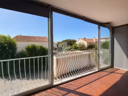 t2 de 42 m2 avec loggia fermée sanary-sur-mer  quartier de