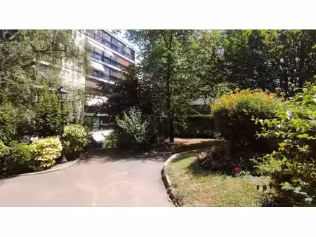 fontenay le fleury grand studio avec loggia fermée + 1 cave