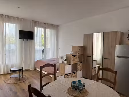 a louer à soliers studio meuble de 32 30 m2