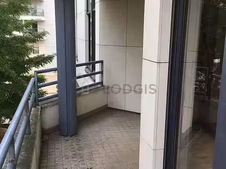 studio meublé avec garage  terrasse et ascenseur