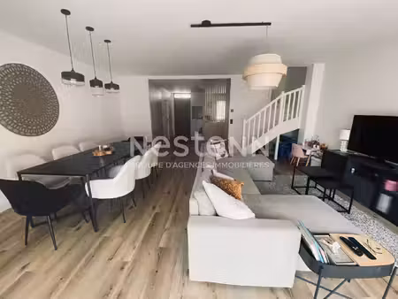 prestations de qualité pour cette maison de 5pp avec terrasse et jardinet  place de parkin