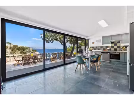 bas de villa meuble vue mer terrasse cote bleue