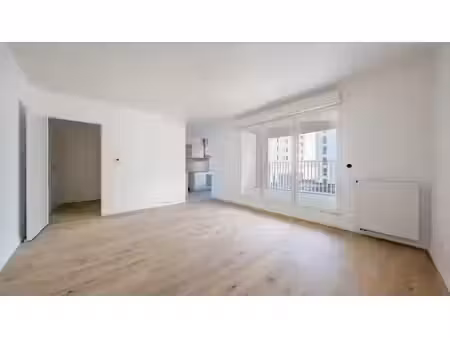 location appartement 2 pièces 43.8 m² à bordeaux (33000)  806 €