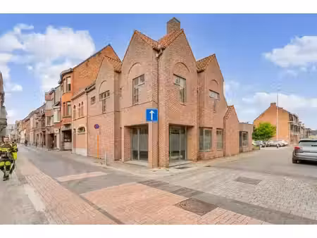 kantoorgebouw met ruime parkeergelegenheid in centrum hamme