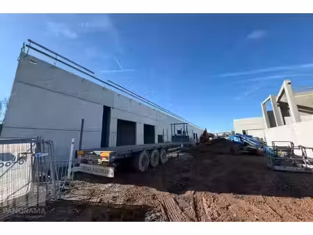 unités pme neuves de 864 m² avec mezzanine de 283 m²  em...