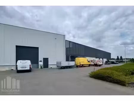 espace d’entrepôt à louer dans un emplacement de premier ...