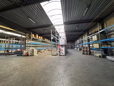 merksem: magazijn met 4 laadkades en 2 sectionaalpoorten