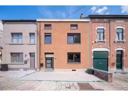 spacieuse maison 5 chambres avec terrasse et grand jardin