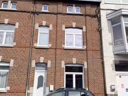 maison fraîchement rénovée 3 ch + bureau - cour