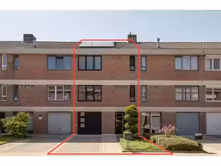 instapklare woning met garage en zonnige tuin
