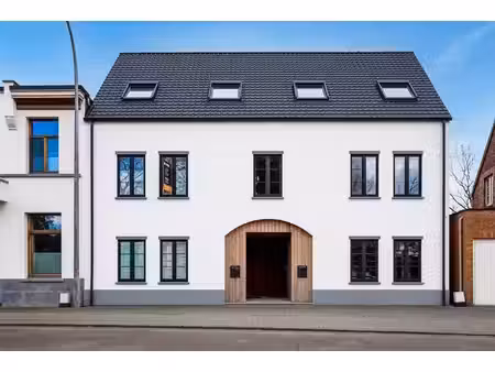 maison rénovée comprenant 3 chambres  2 salles de bains et u