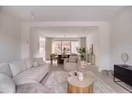 appartement rénové de quatre chambres