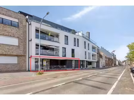 espace de bureaux idéalement situé avec un grand parking