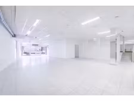 local commercial de 365 m2 à louer  seraing