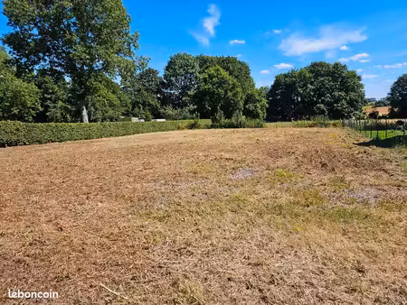 vends beau terrain à bâtir