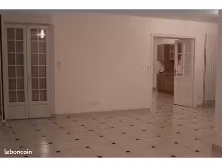 maison à la campagne près de varennes sur seine