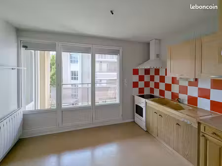 appartement t3 en résidence avec ascenseur  terrasse et parking à millau