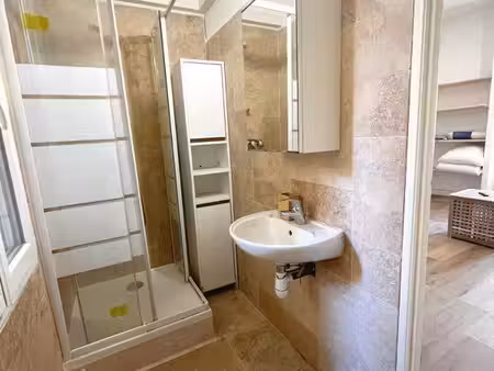studio meublé à louer à l’année – 17 m² avec petit extérieur
