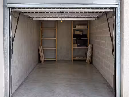box fermé 13 m² en sous-sol - centre-ville aix-en-provence