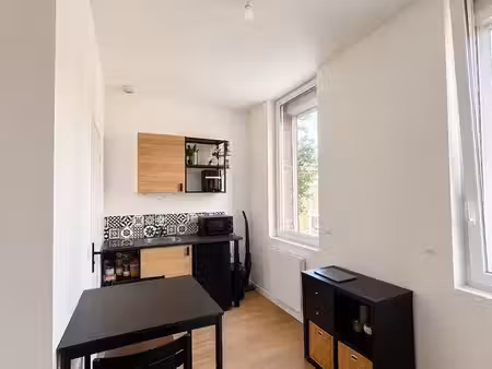 studio meublé 18 m² – à proximité immédiate de la citadelle / université