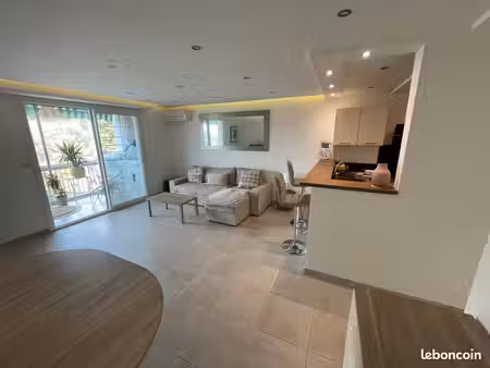 t2 meublé 59m² + loggia 16m² – vue mer – résidence sécurisée  bandol