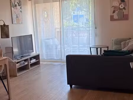 joli t2 40 m² tout confort centre-ville  parking  clim  balcon et piscine