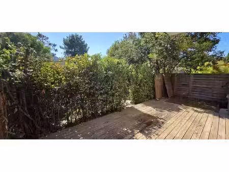 bel appartement t2 avec terrasse et jardin – la môle