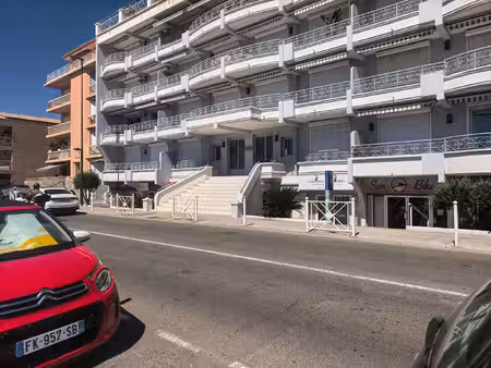 a vendre sainte-maxime  front de mer  local commercial de 25 m2