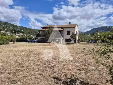 maison rénovée 133 m² avec piscine  grand garage et fort potentiel à vesseaux (ardèche)