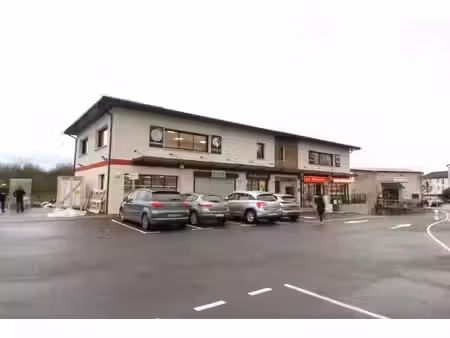a louer grand local commercial