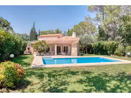 proche valbonne - villa 4 chambres - piscine