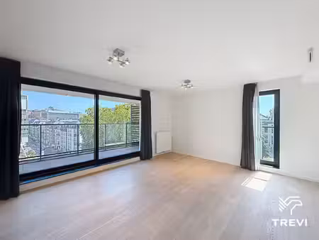appartement à louer avec terrasse et 2 chambres   etterbeek (vbe61888)