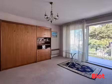 a rénover - t2 de 52 m² avec vue latérale mer