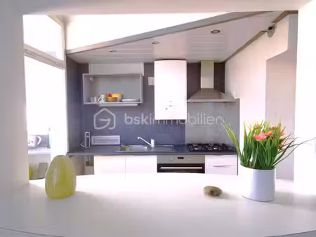 lyon 9ᵉ – t3 bis lumineux avec balcon  cave et vue dégagée