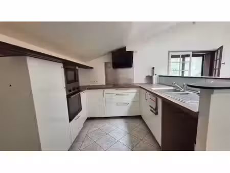nay  a vendre  appartement t3 de 49 61 m² carrez