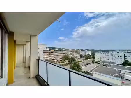 t3 de 65 m2 avec balcon  parking et cave / idéal primo-accéd